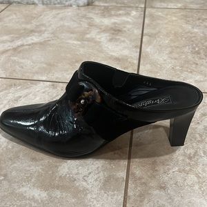 Brighton women’s Leather Mules Black              Size 10 N